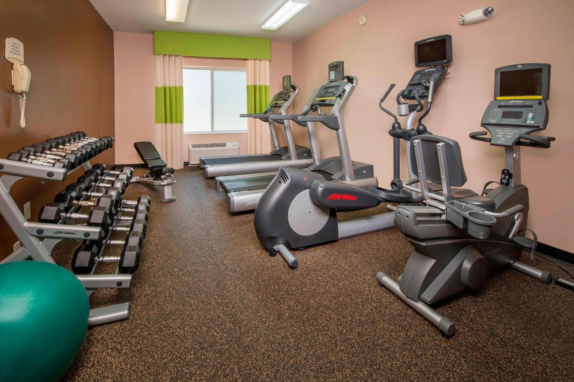 Fairfield Dulles Airport Hotel 3*