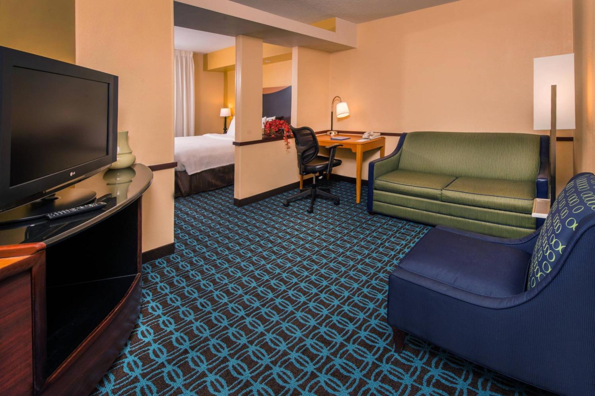Fairfield Dulles Airport 3*