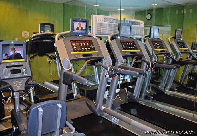 Hotel Fairfield Dulles Airport 3*