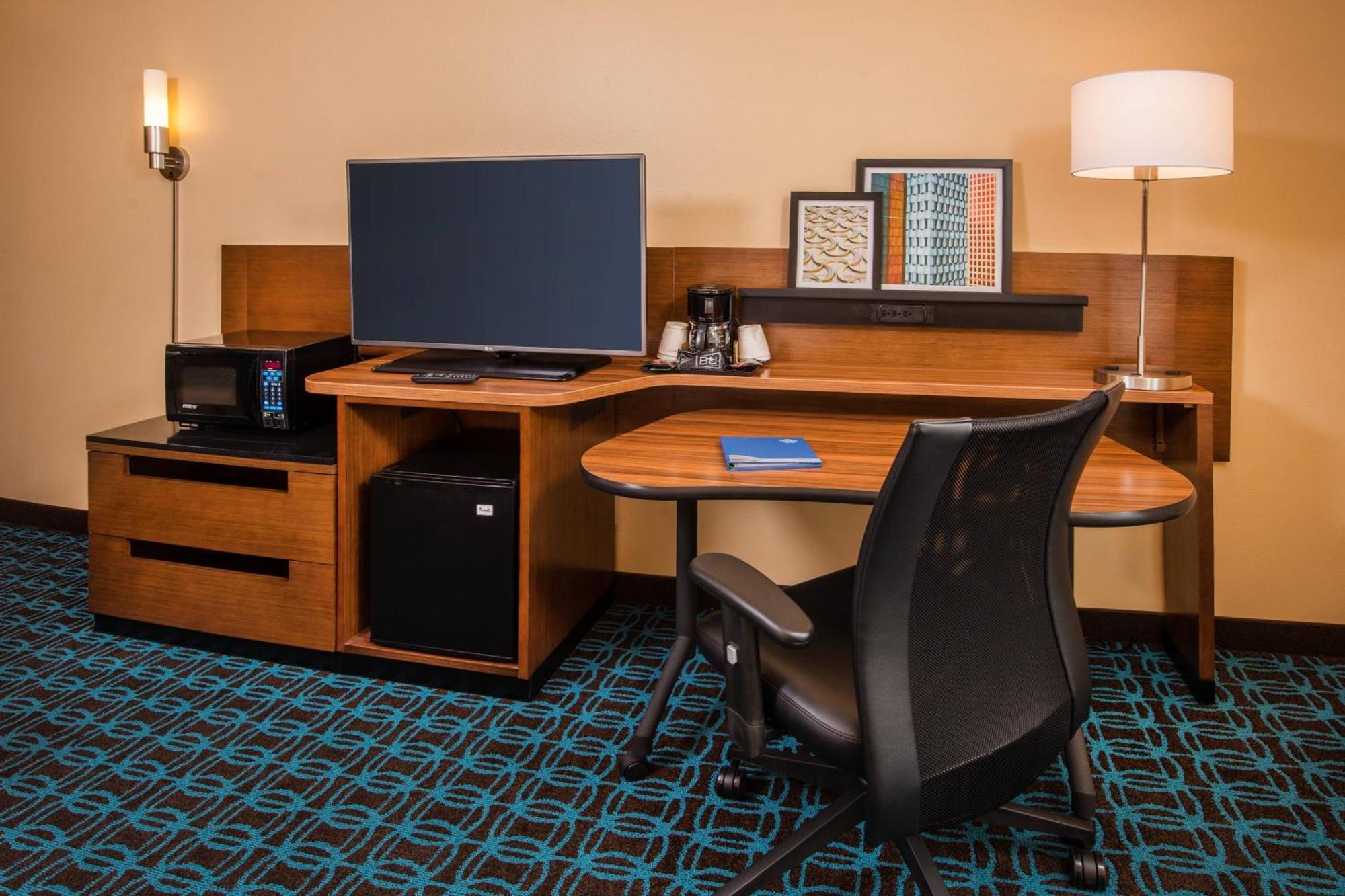 Hotel Fairfield Dulles Airport