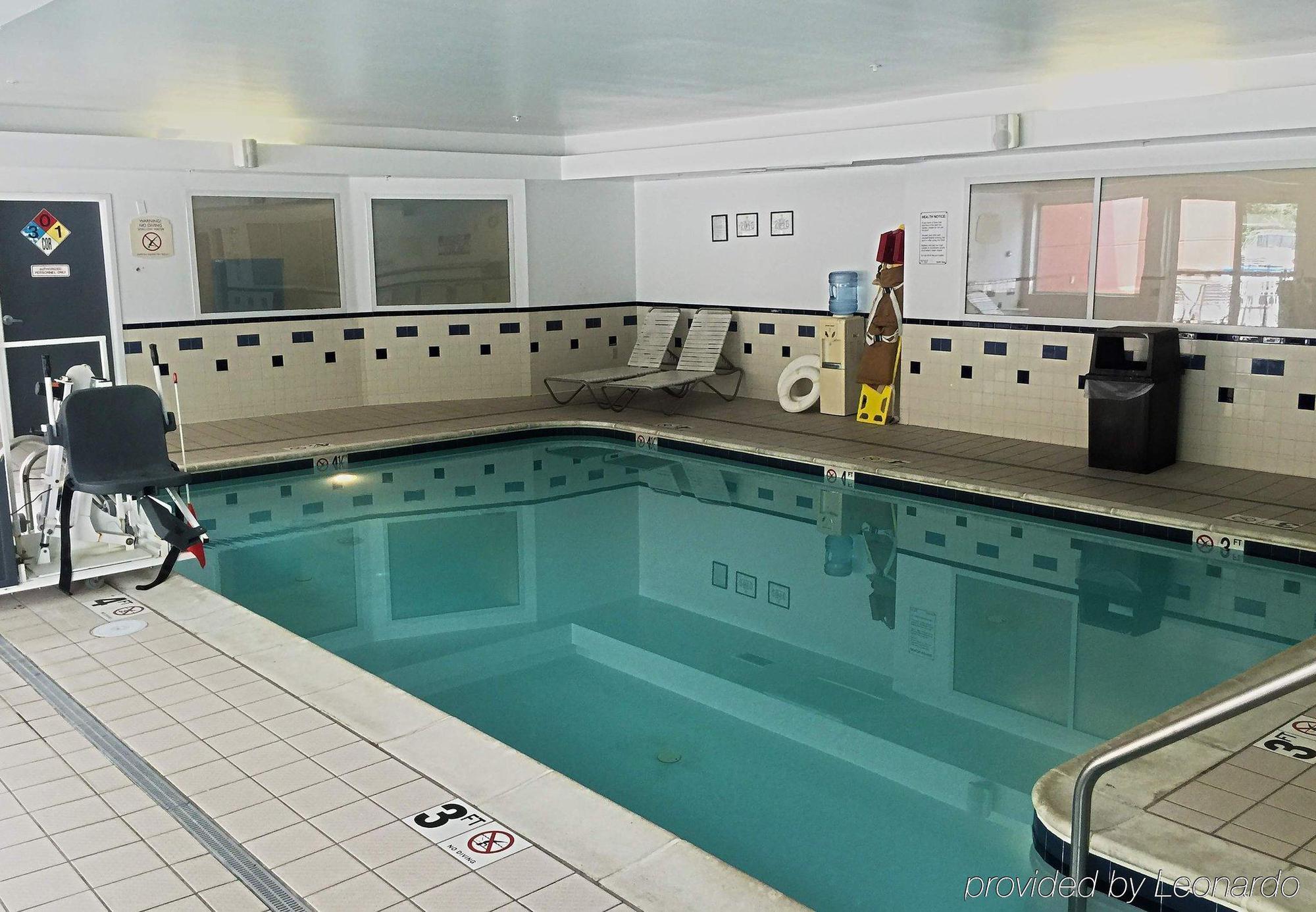 Fairfield Dulles Airport 3*