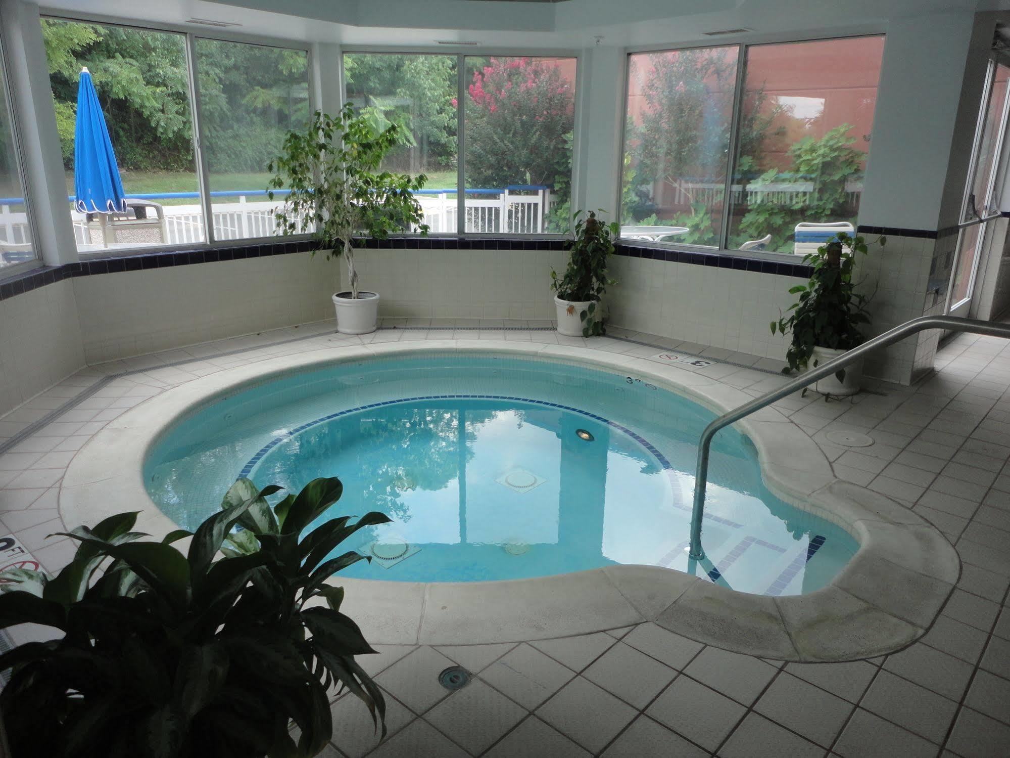 Fairfield Dulles Airport Hotel 3*